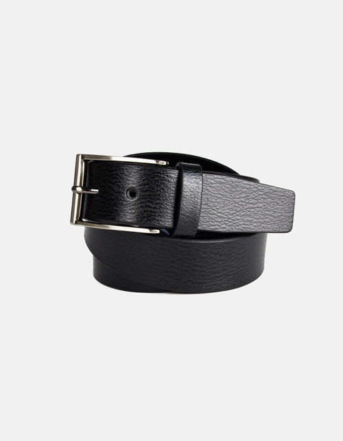 Belt with smooth engraving.